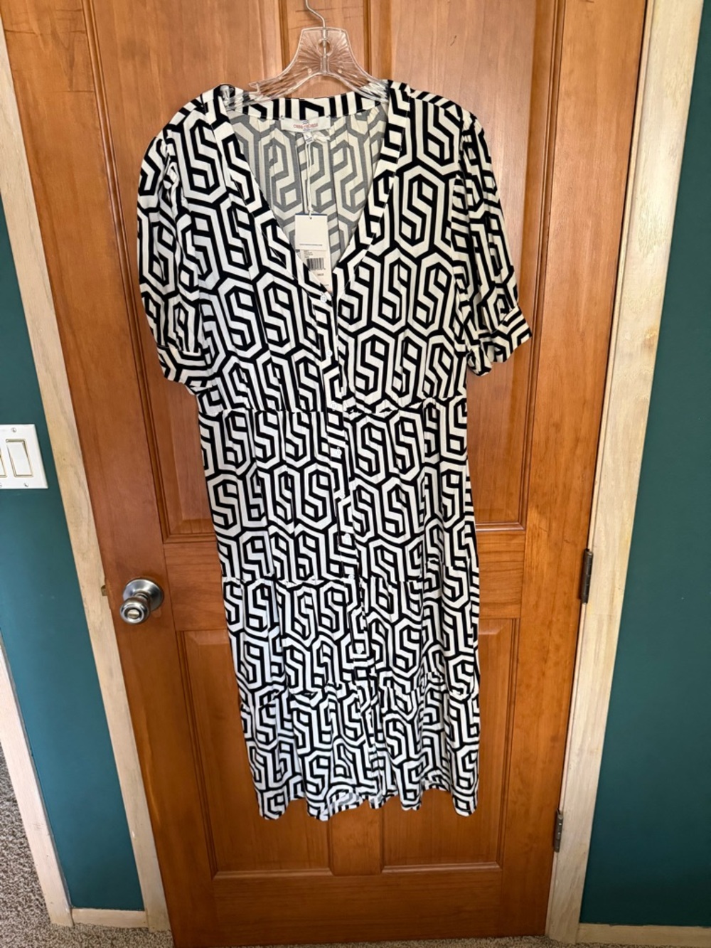 Black & White Geometric V-Neck Midi Dress - Classic Printed Midi